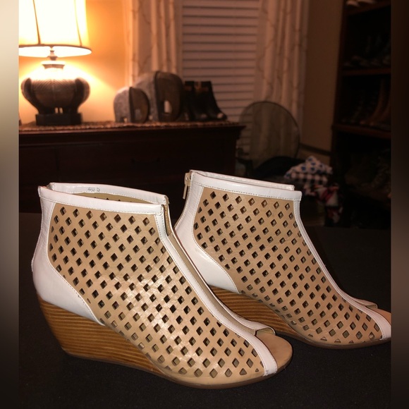 Everybody by BZ Moda Laser Cut Bootie 40.5 9.5 - Picture 6 of 8